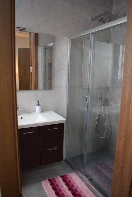 Lovely 3-bedroom In L-iklin Apartment