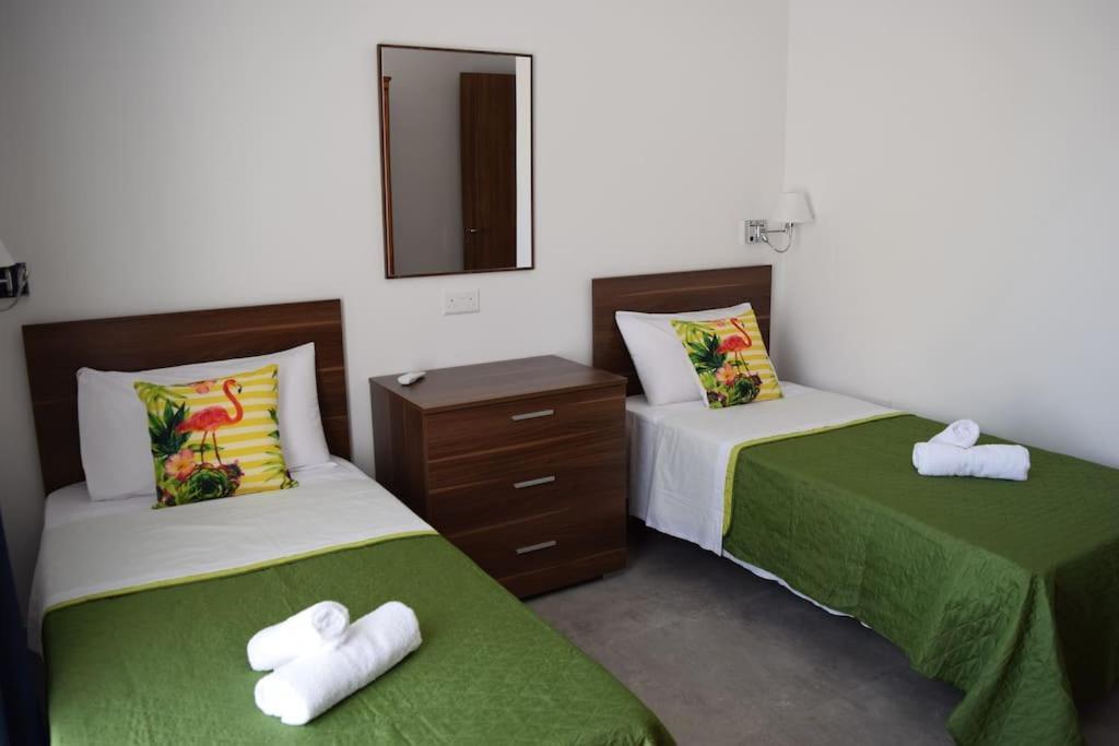 Lovely 3-bedroom In L-iklin Apartment